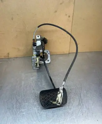 Mercedes-Benz E W210 Brake pedal 2102900619 203531