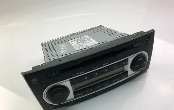 Mitsubishi Colt Radio/CD/DVD/GPS head unit 8701A239
