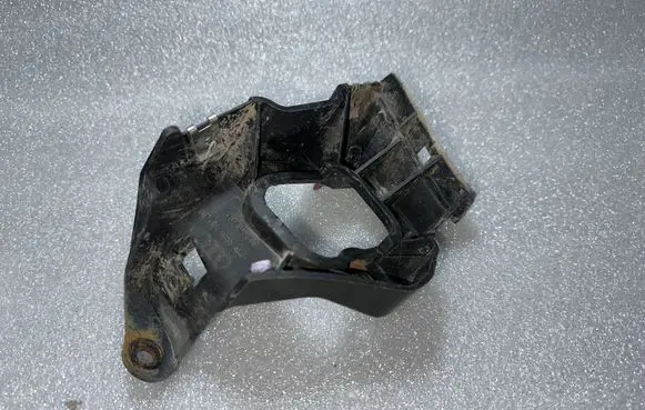 Audi A6 S6 C5 4B Fender mounting bracket 4B0853921B