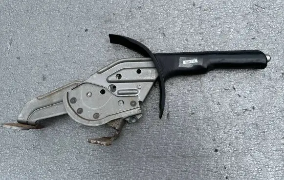 Nissan Patrol Y61 Handbrake/parking brake lever assembly 36010VD315