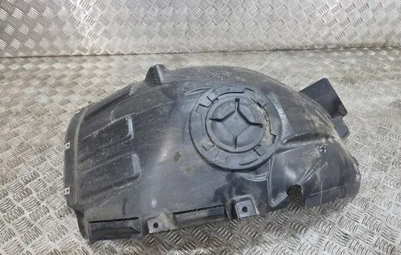Front wheel arch liner splash guards