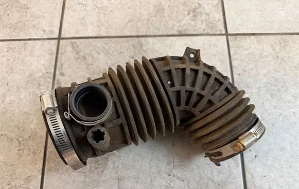 Air intake hose/pipe