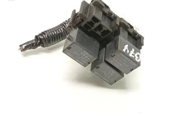 Honda Civic Relay mounting block G8HLH71 05Y9DJ