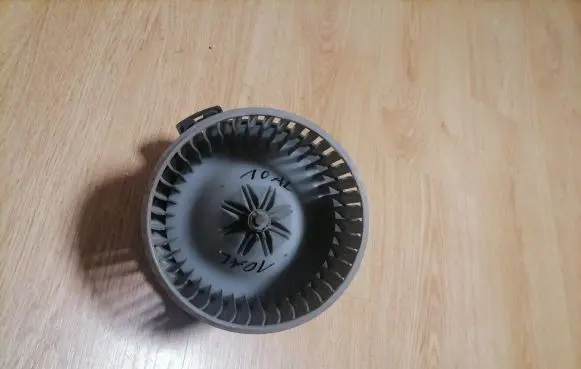 Mitsubishi Space Runner Heater fan/blower 194000