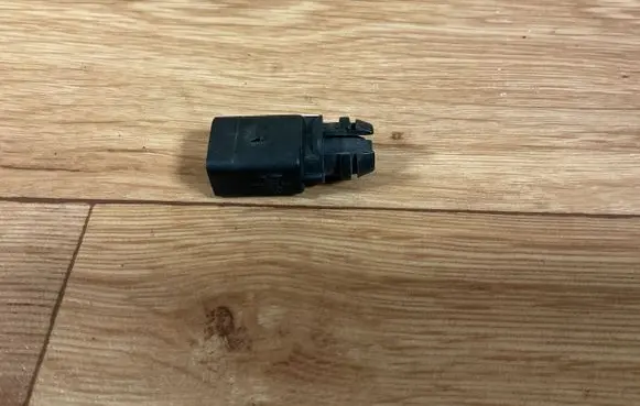 Volkswagen Touareg II Outside/exterior temperature sensor 8Z0820535