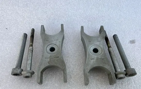 Volkswagen PASSAT B7 Fuel Injector clamp holder 03L216A