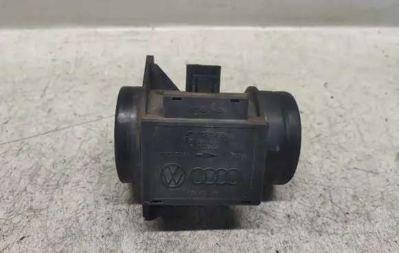 Volkswagen PASSAT B5 Mass air flow meter 074906461 71822101