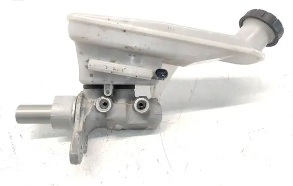 Master brake cylinder