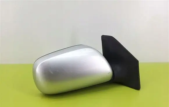 Toyota Avensis T250 Front door electric wing mirror 