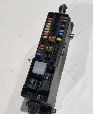 Ford C-MAX II Fuse module AV6T-14014-DEA