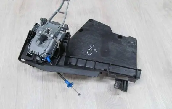 Volvo C30 Front door lock 31214730 34761