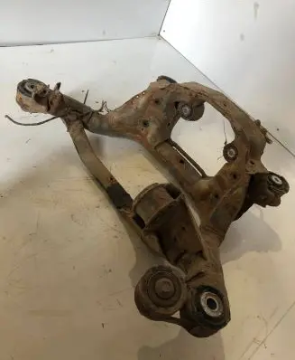 BMW 3 E46 Rear axle beam 
