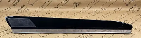 Volkswagen Touareg III Front door trim bar 760867088D