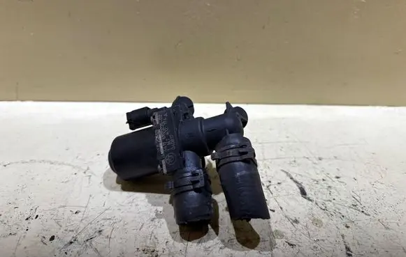 BMW 5 E60 E61 Coolant heater control valve 6920226