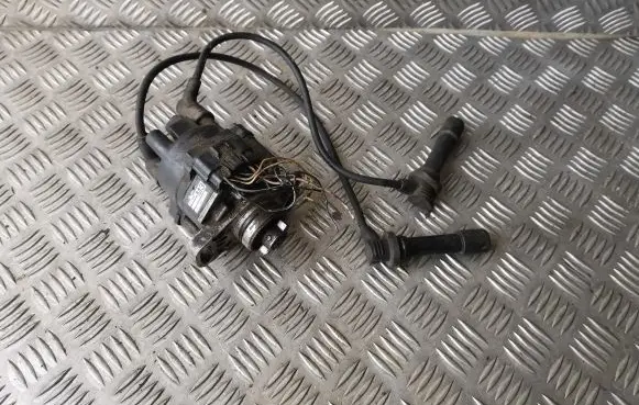 Mazda 323 F Spark distributor T2T60371