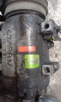 Volkswagen PASSAT B5 Air conditioning (A/C) compressor (pump) 8d0260805d