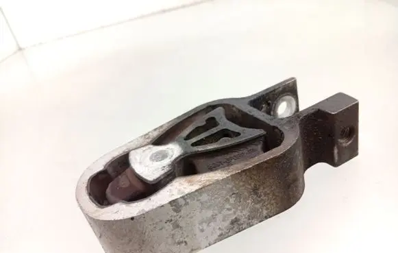 Engine mount bracket