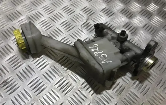 Nissan X-Trail T30 Master brake cylinder