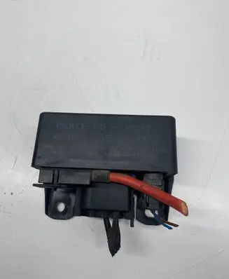 Mercedes-Benz E W211 Glow plug pre-heat relay 0005453516