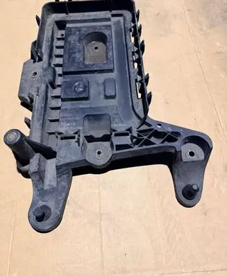 Volkswagen PASSAT B6 Battery box tray 1K0915333C