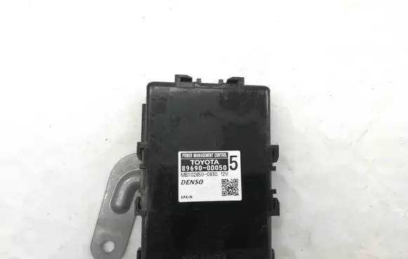 Toyota Yaris Other devices 896900D050