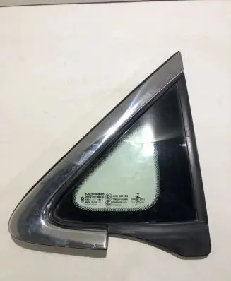 Chrysler Pacifica Front triangle window/glass 68227745AE