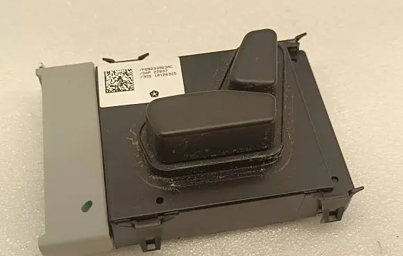 Chrysler Pacifica Seat control switch P68233963AC 10126325