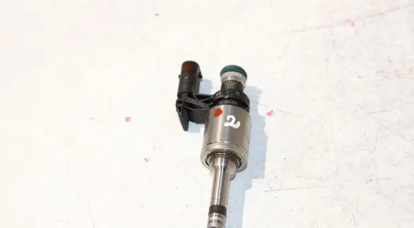 Volkswagen Golf VII Fuel injector 04E906036Q 0261500354