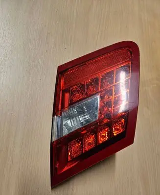 Mercedes-Benz E W212 Tailgate rear/tail lights A2129060258R