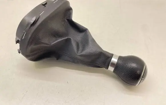 Volkswagen Caddy Gear lever shifter trim leather/knob 2K0711113H
