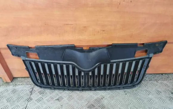 Skoda Roomster (5J) Front bumper upper radiator grill 5J0853668B