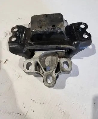 Engine mount bracket