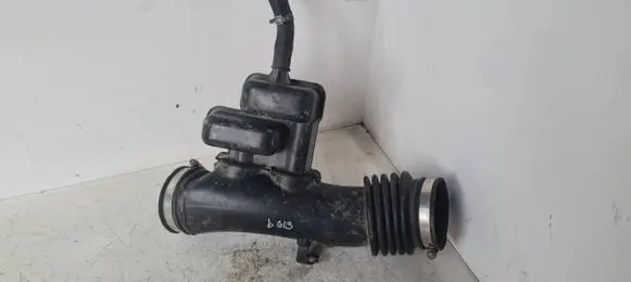 Nissan Maxima A34 Air intake duct part 165857Y000