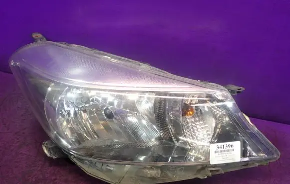 Toyota Yaris Headlight/headlamp