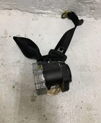 Audi A6 S6 C5 4B Rear seatbelt 00067250C