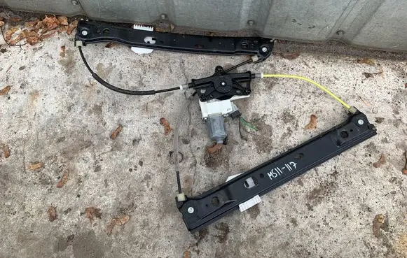 Mercedes-Benz S C217 Front door window regulator with motor A1669060201