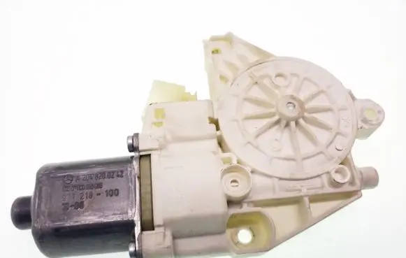 Mercedes-Benz E W212 Front door window regulator motor A2048200242