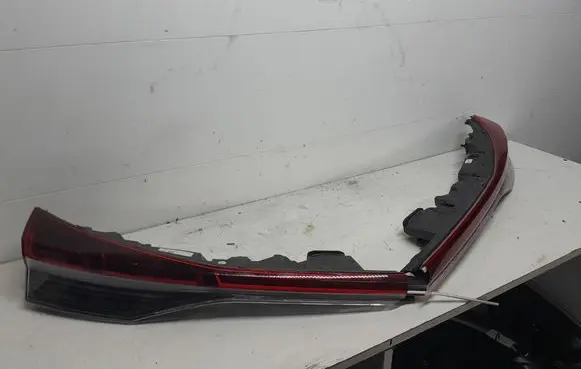 Tailgate rear/tail lights