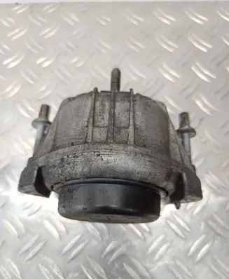 BMW 1 E81 E87 Engine mount bracket