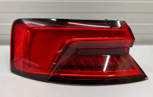 Audi S5 F5 Tailgate rear/tail lights 8w6945091E