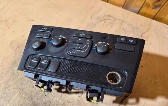 Volvo V70 Climate control unit 8691876 04W14E04