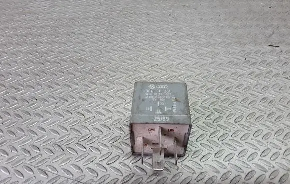 Volkswagen PASSAT B5 Other relay 3B0911251 61237009