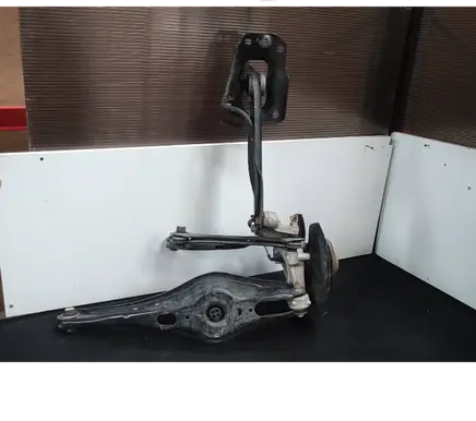 Rear wheel hub spindle/knuckle