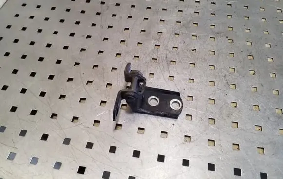 Toyota RAV 4 (XA30) Rear door lower hinge