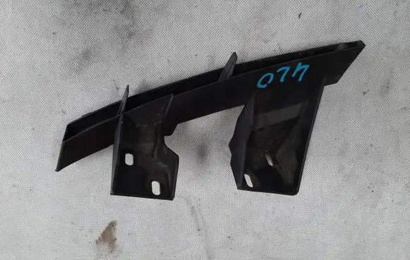 Audi Q7 4L Front bumper mounting bracket 4L0807334