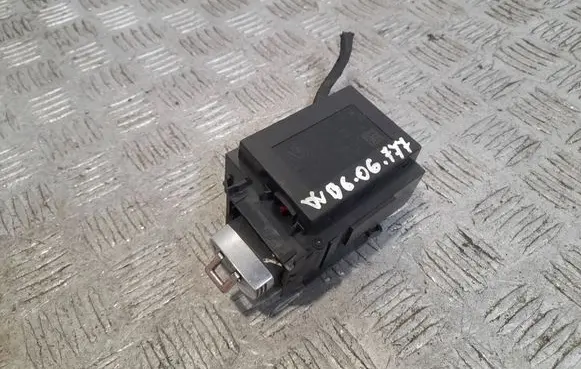 Volkswagen PASSAT B6 Ignition lock contact 3C0905843