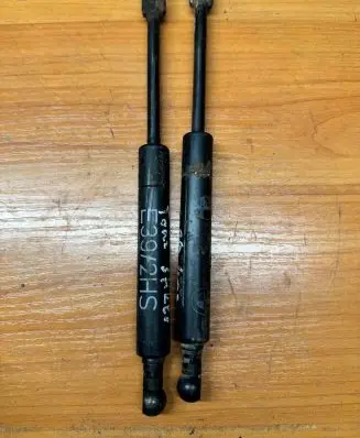 BMW 5 E39 Rear window strut damper 8190688