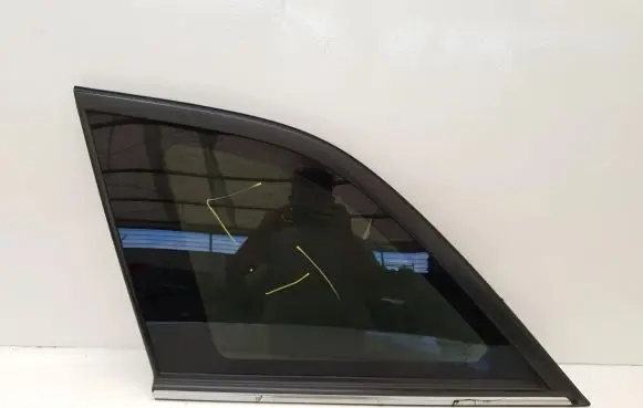 Chrysler Pacifica Rear side window