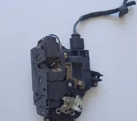 Volkswagen Golf IV Front door lock