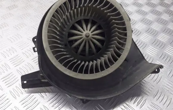 Skoda Fabia Mk1 (6Y) Front door blower motor 6Q1819015